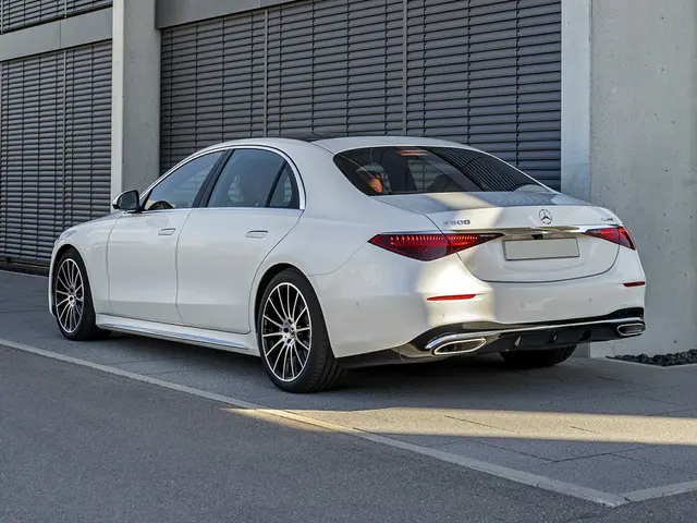 Mercedes-Benz S-Class image 5